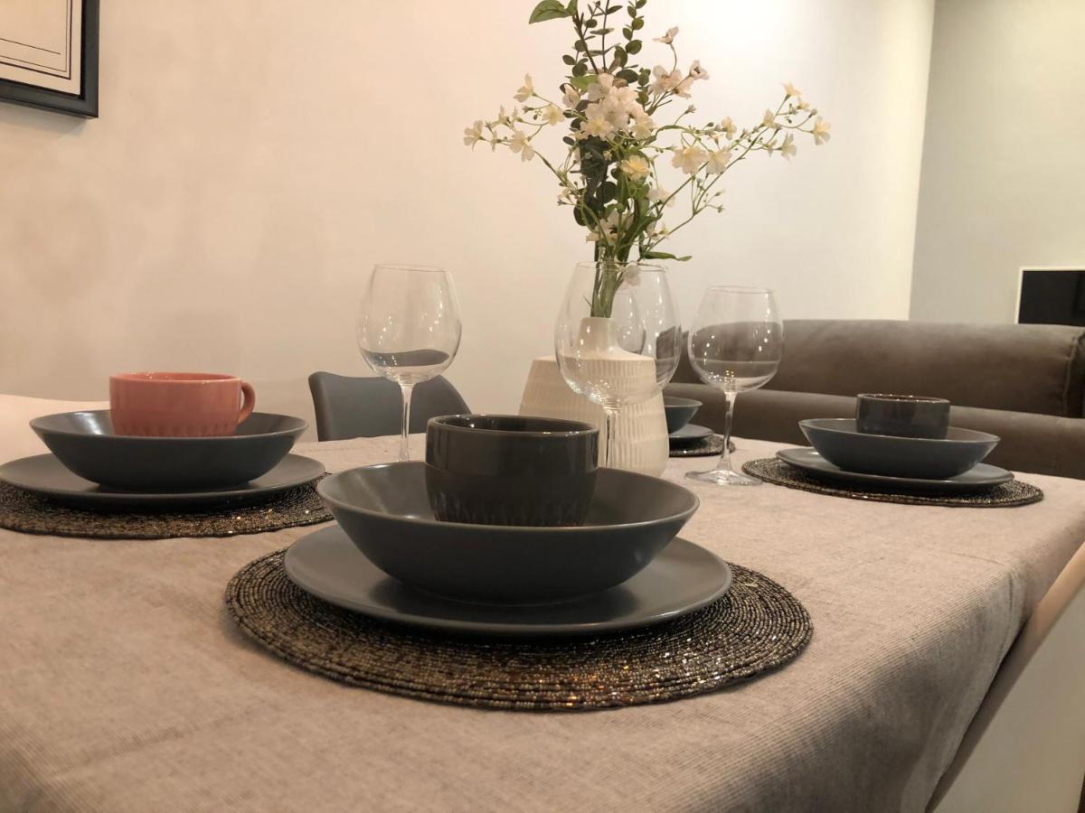 El Apartamento De Rosi Seville Luaran gambar